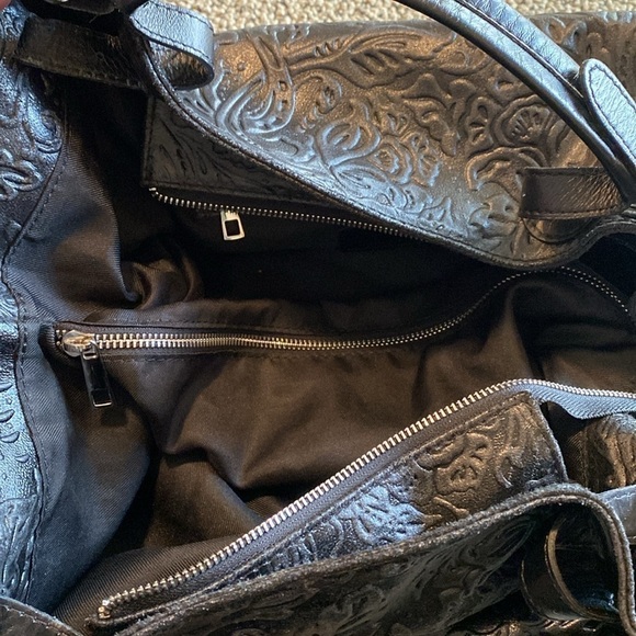 Isa Dora Black Italian Leather Large Shoulder/Tote Bag in Like New Condition - Picture 5 of 10